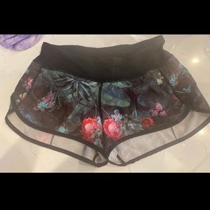 Speed up shorts lululemon size 6- 2.5 in inseam